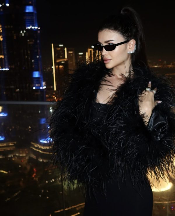 Odeya ostrich feather “Crop”